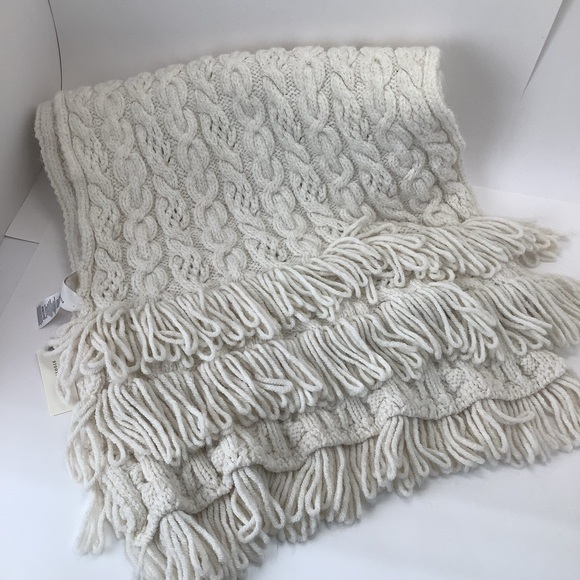 Anthropologie Chunky Cable Scarf - Picture 2 of 7